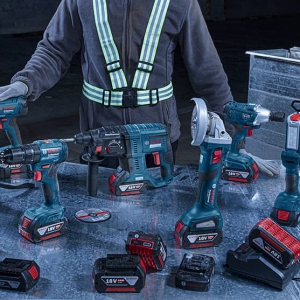 Máy pin Bosch mạnh bằng máy điện không?