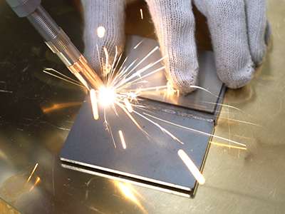 Lựa Chọn Máy Hàn Laser Phù Hợp Cho Doanh Nghiệp: Những Điều Cần Biết