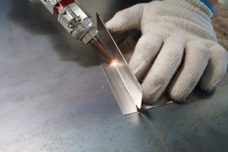 Máy hàn laser có thể hàn bề mặt không đồng nhất hoặc có khe hở lớn không?