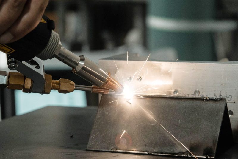 Máy hàn laser hoạt động như thế nào?
